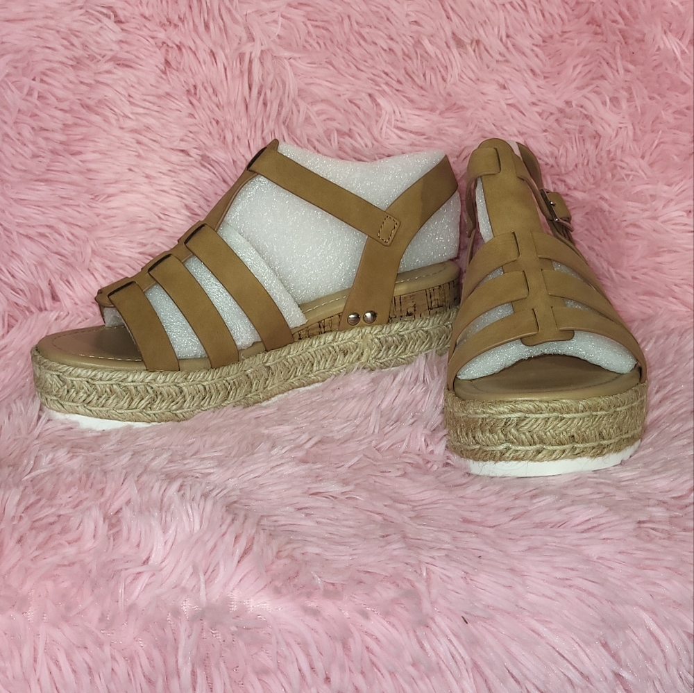 NWOT Soda Trader Espadrille wedge sandals